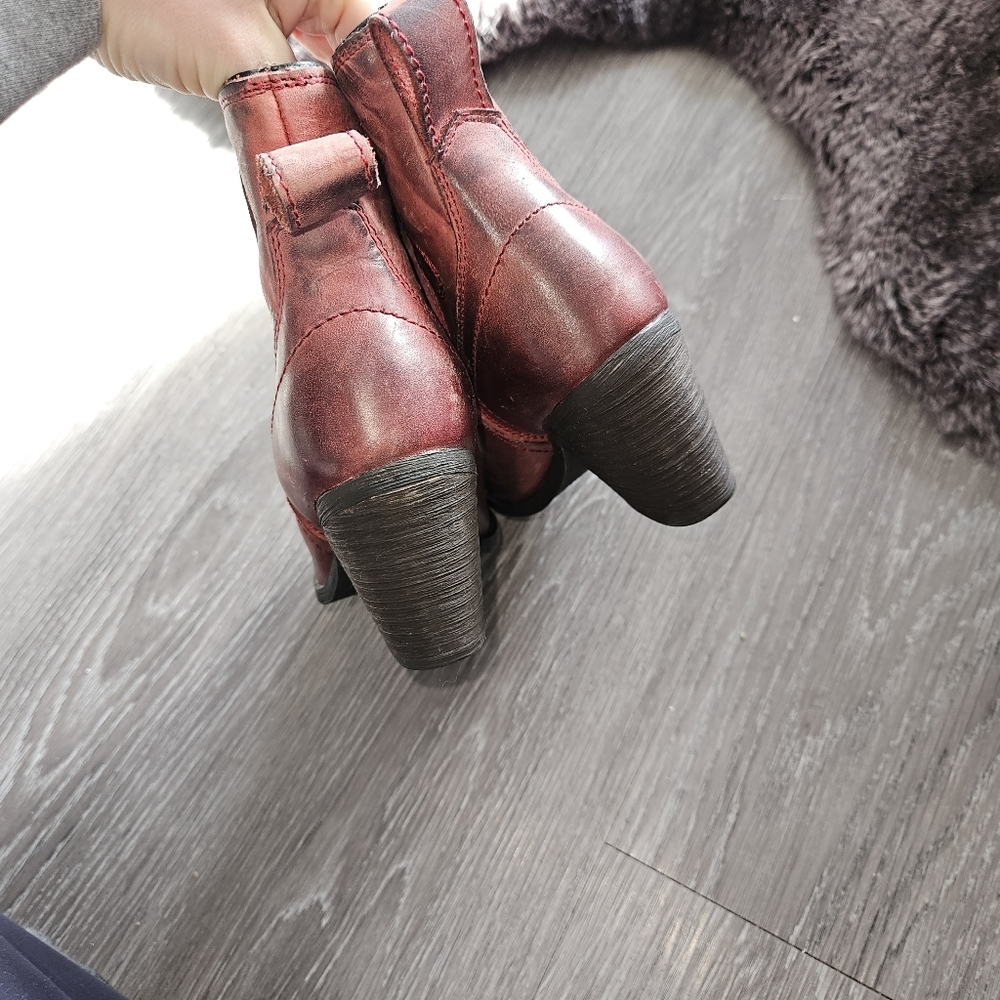 Seychelles women's leather distressed ankle  maroon boots - Picture 6 of 7